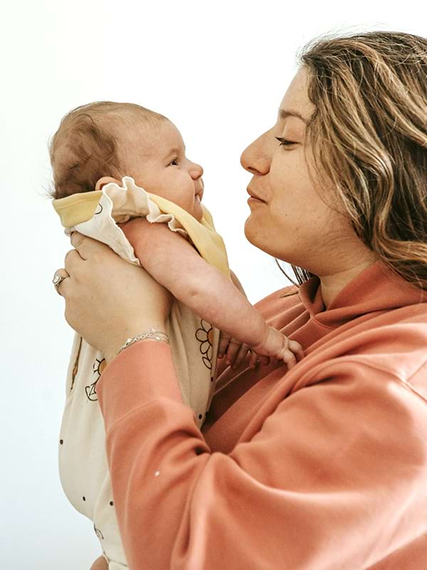 Pravilno uzimanje i no&scaron;enje bebe
